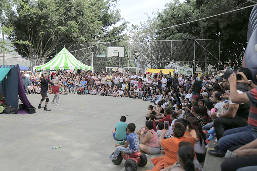 Por nuestros niños y niñas, círculos de confianza y diálogo