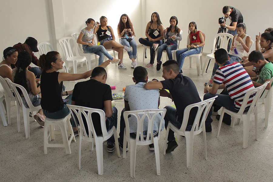 La danza, la cocina y el tejido: aprendizajes encaminados a la participación y la paz